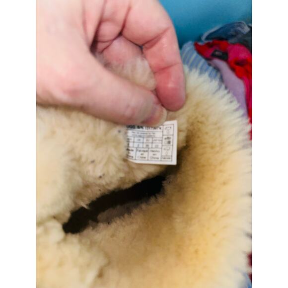 UGG Women's Mini Bailey Bow II boots in the chestnut color kids size 3 - Picture 6 of 6